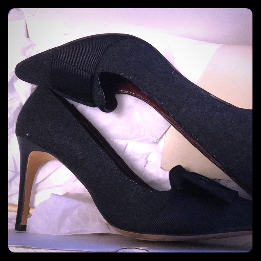 Black Pumps